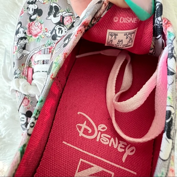 NEW Disney x Vans - Picture 9 of 9